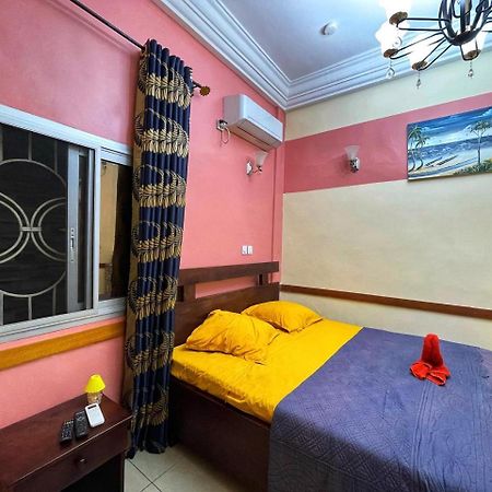 Chambre Meublee Biyem Assi Tkc Yaounde Exterior photo