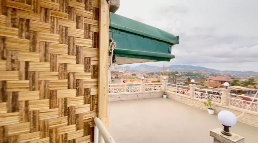 Chambre Meublee Biyem Assi Tkc Yaounde Exterior photo