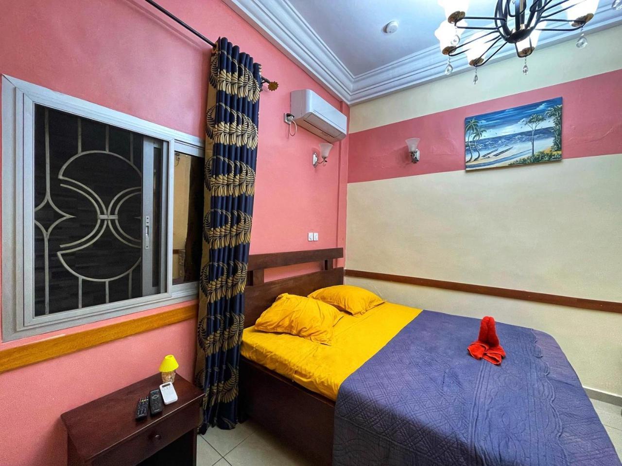 Chambre Meublee Biyem Assi Tkc Yaounde Exterior photo