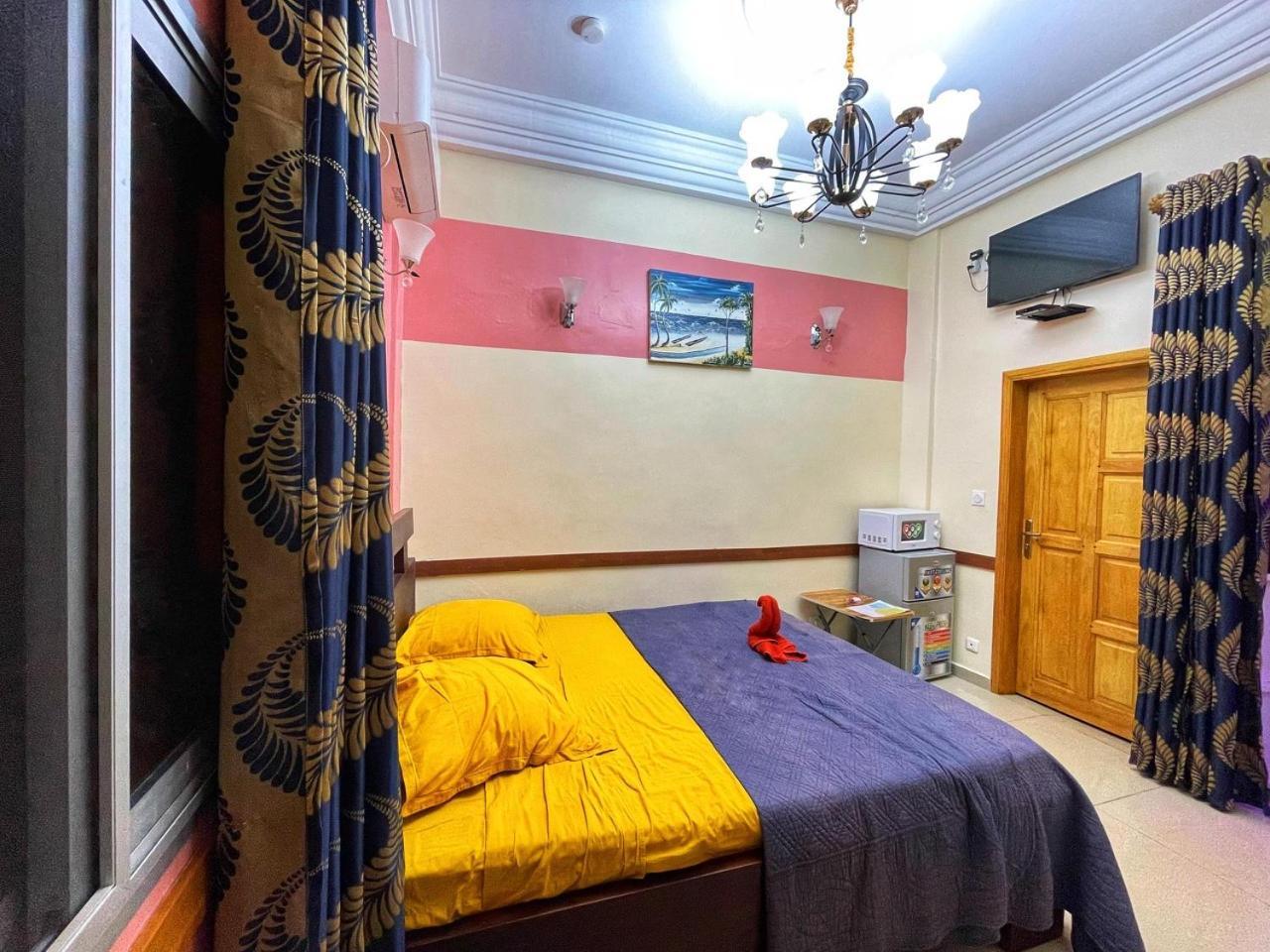 Chambre Meublee Biyem Assi Tkc Yaounde Exterior photo