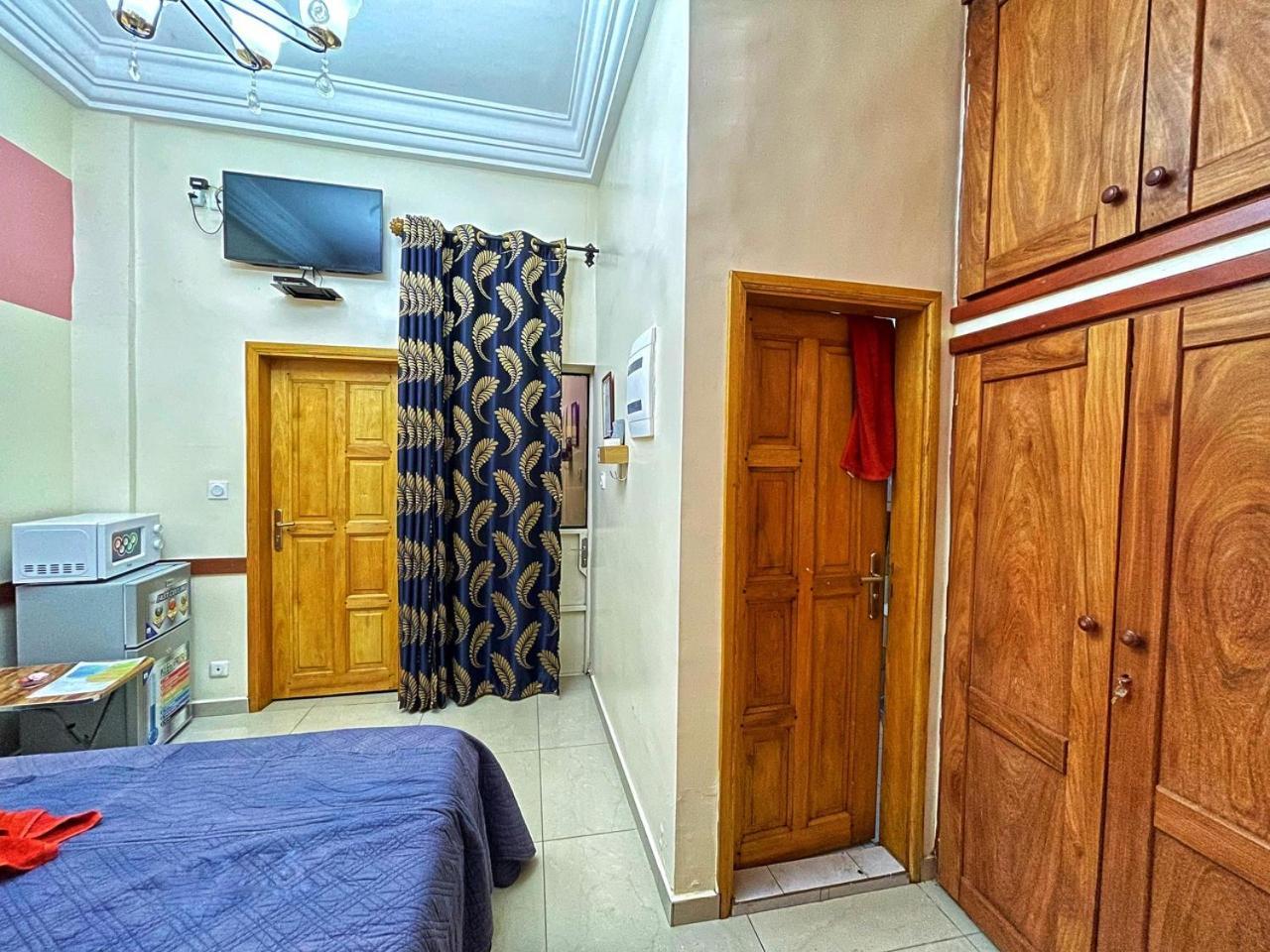 Chambre Meublee Biyem Assi Tkc Yaounde Exterior photo